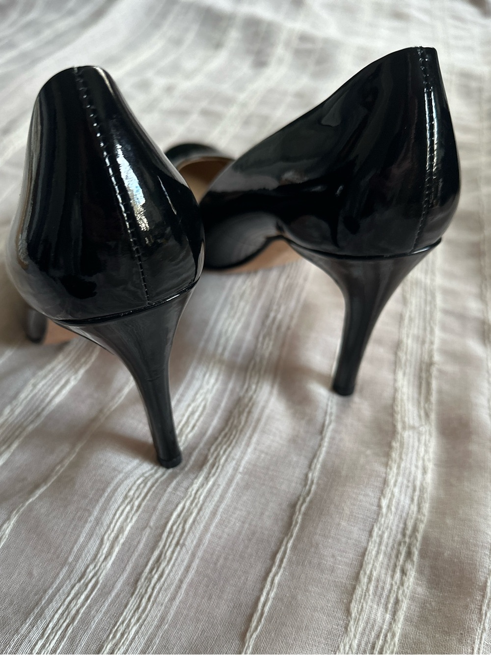 Ann Taylor Black Patent Leather Almond Toe Pumps | Size 9 EUC - Picture 6 of 8
